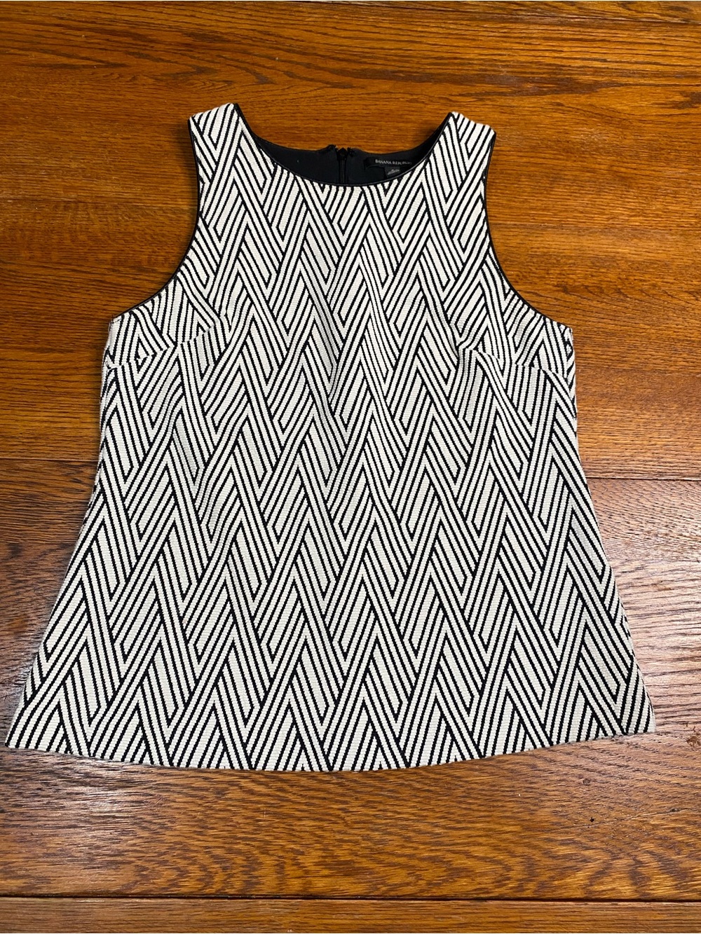 Banana Republic Black & White Zigzag Chevron Tank Geometric Blouse